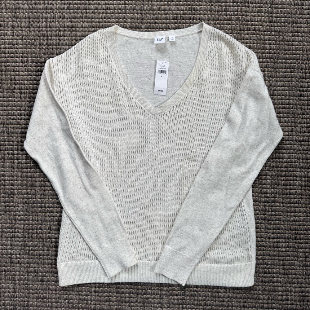 GAP Cream V-Neck Sweater Classic Knit